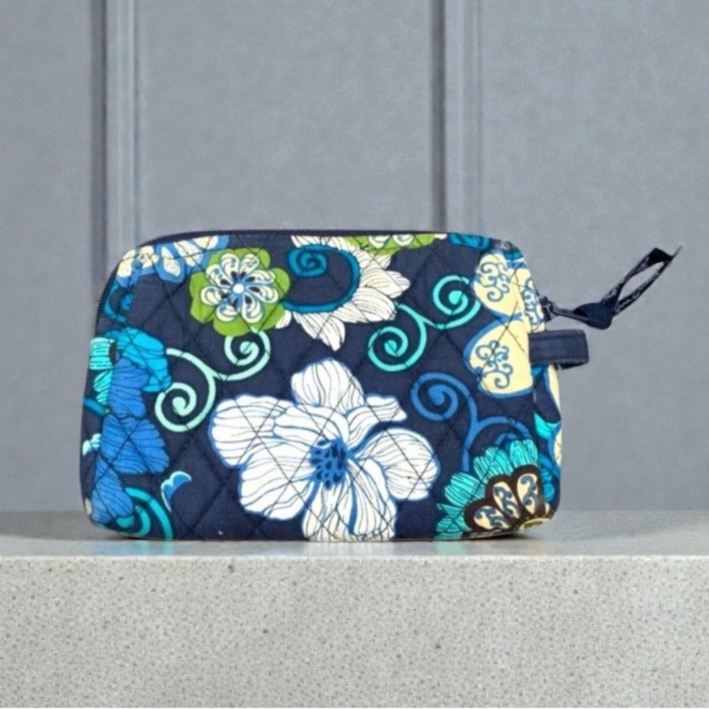 Retired Vera Bradley Quilted Mod Floral Blue
Cosmetic Travel Bag